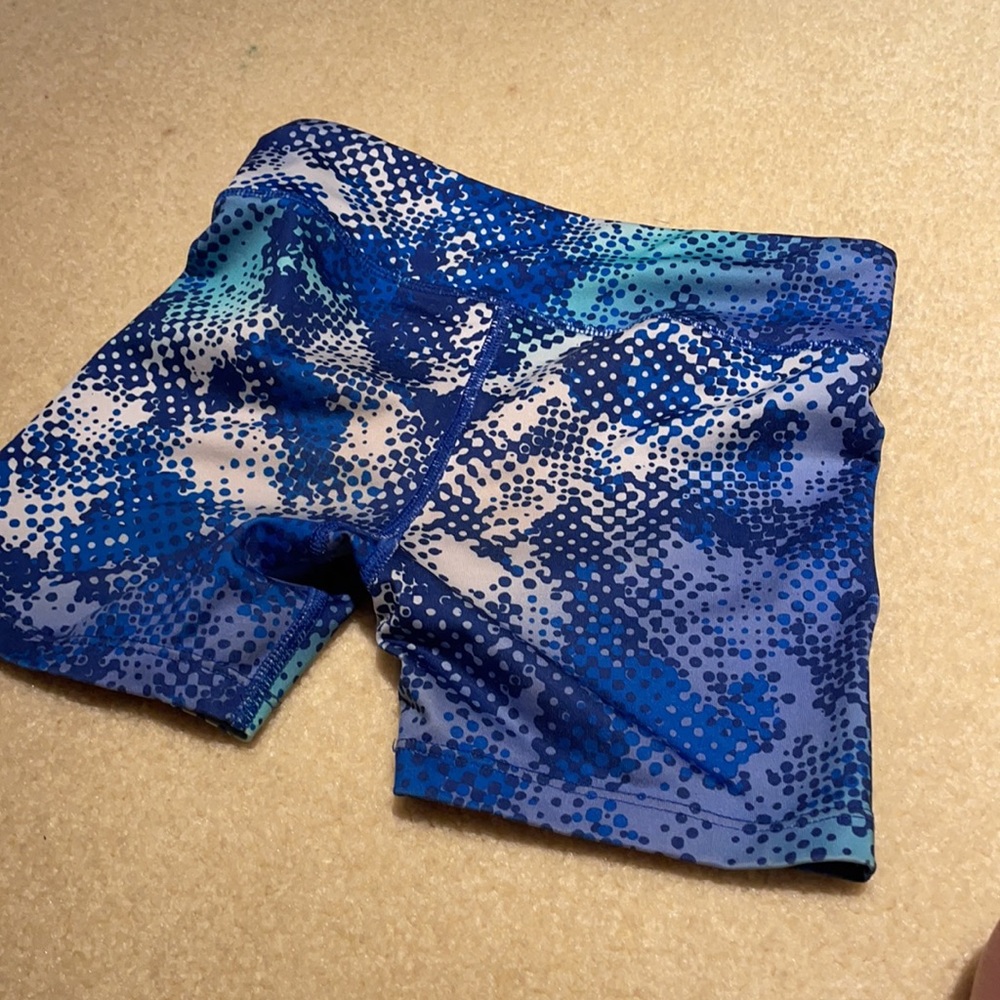 Old Navy Active Shorts - Picture 3 of 4
